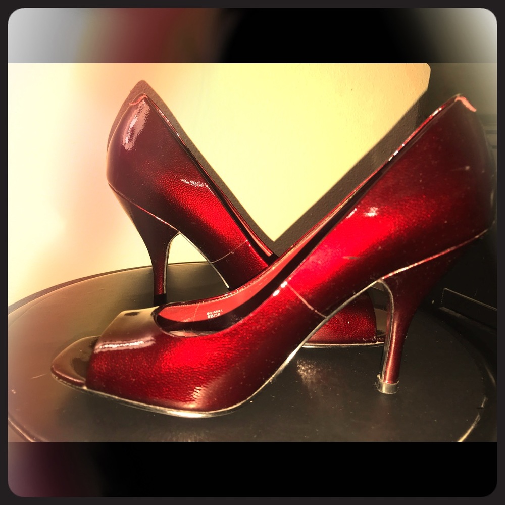 BCBGeneration maroon peep toe heels
